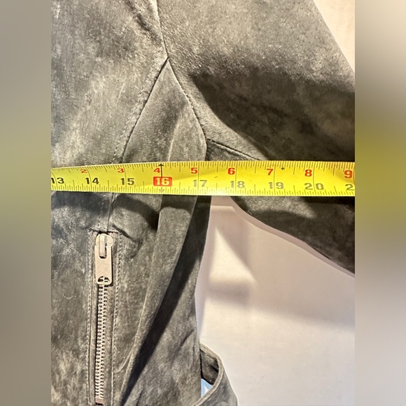 Andrew Marc suede Moto jacket in ladies large. - Picture 16 of 16